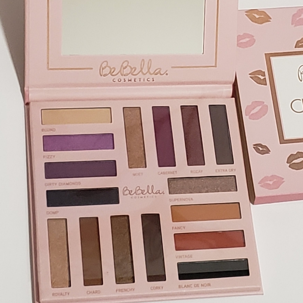 Champagne kisses 1 eyeshadow palette